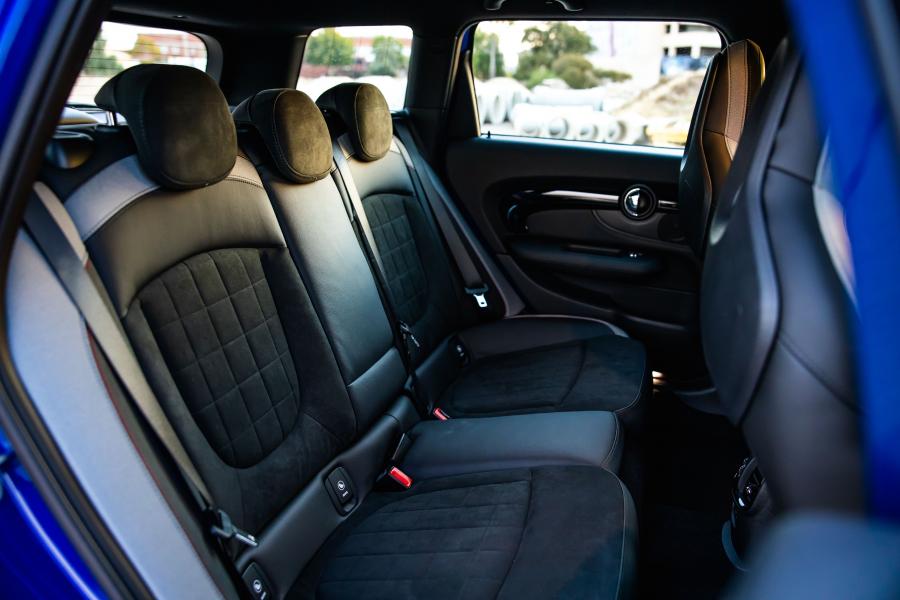 Интерьер Mini John Cooper Works Clubman (F54) 2019 года  (AU) (фото 33 из 38)